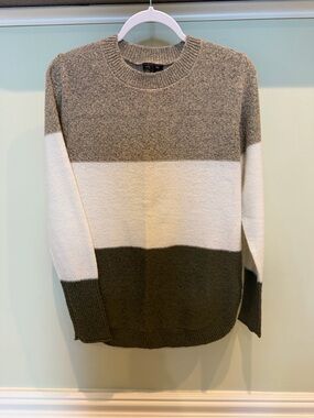 Lefty & Me. Colorblock Crewneck Sweater - Taupe, White, Olive